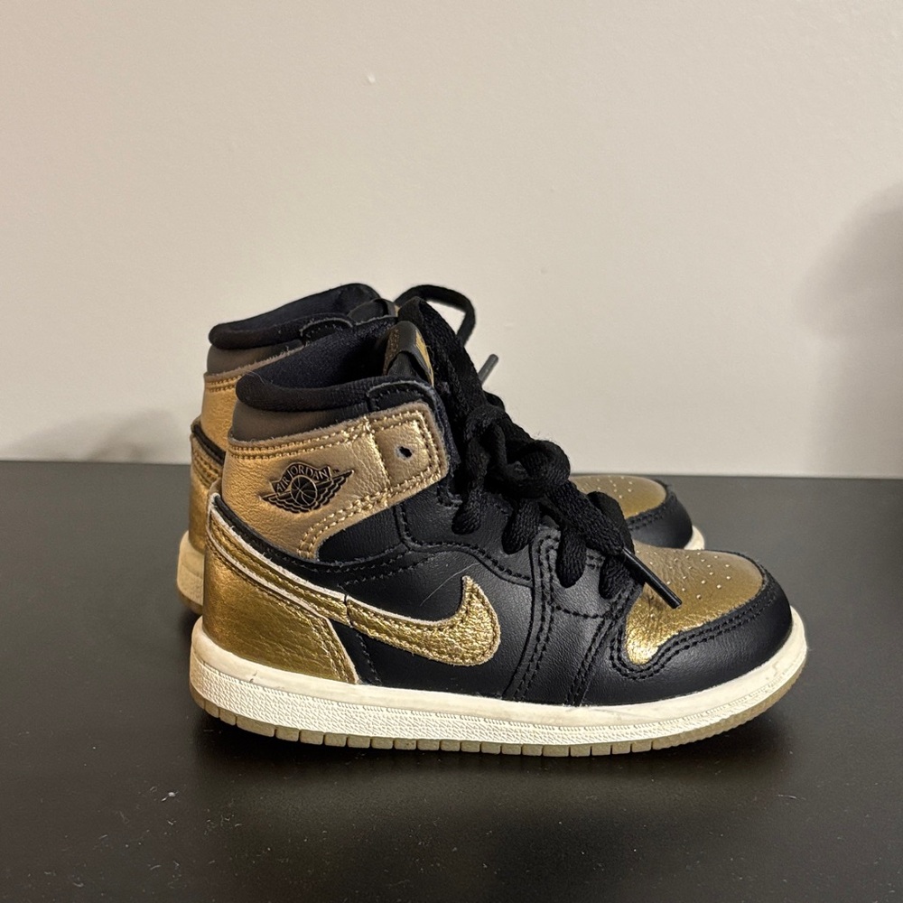 Nike Kids Black and Gold High-Top Sneakers - Jordan 1 Retro - Picture 3 of 3